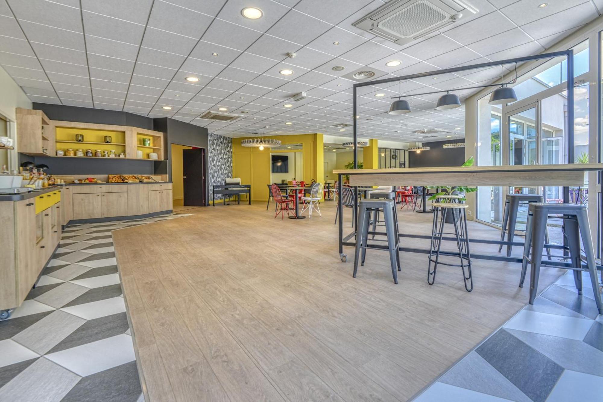 Hotel Ibis Cholet Esterno foto