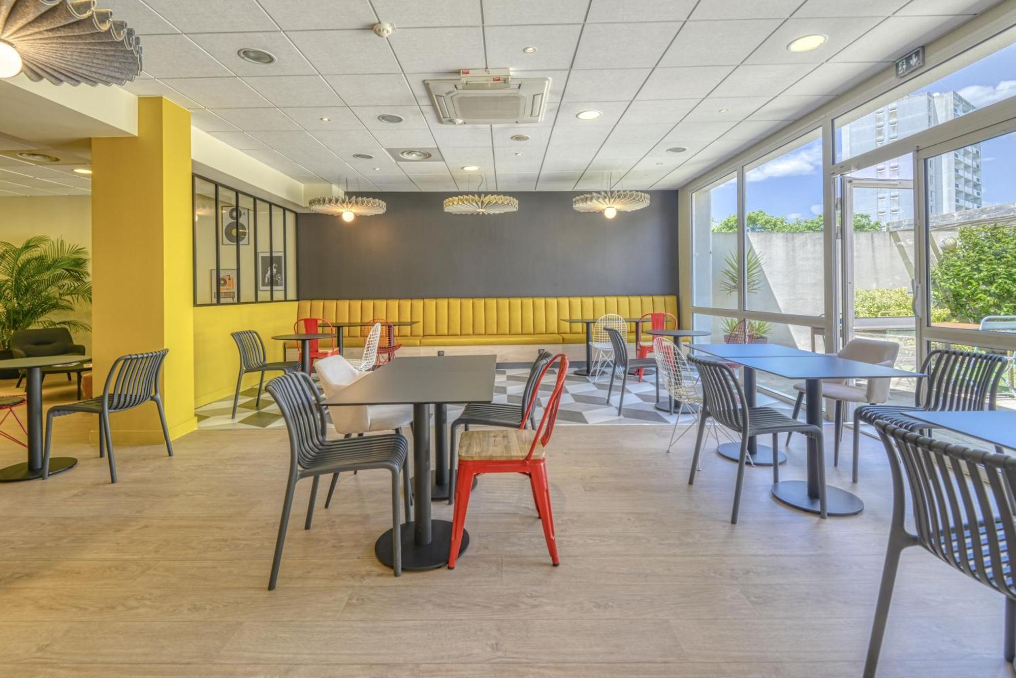 Hotel Ibis Cholet Esterno foto