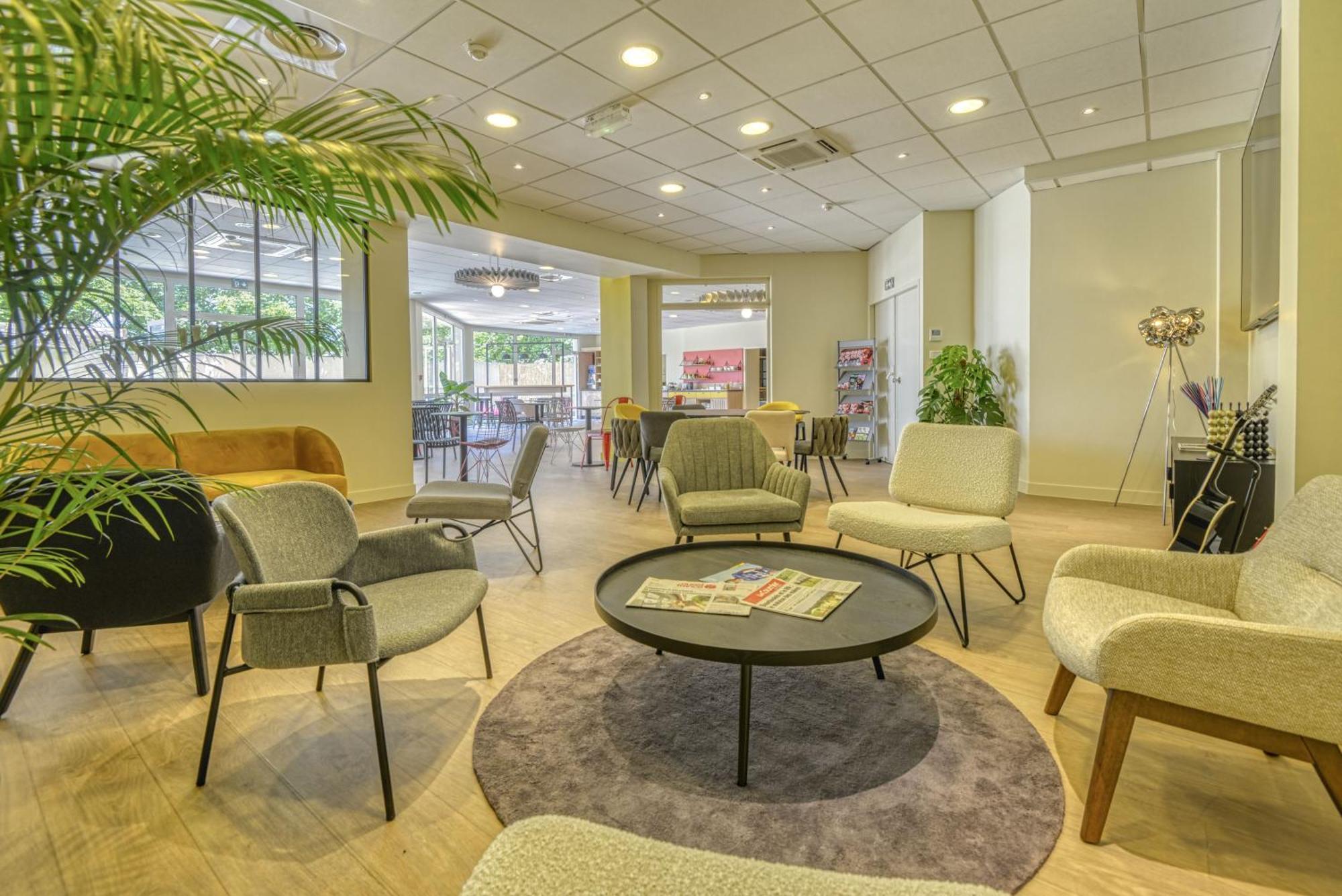 Hotel Ibis Cholet Esterno foto