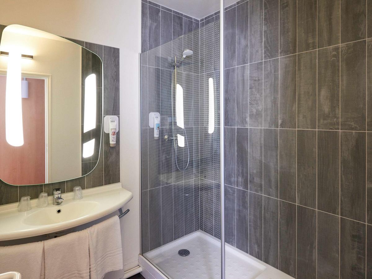 Hotel Ibis Cholet Esterno foto