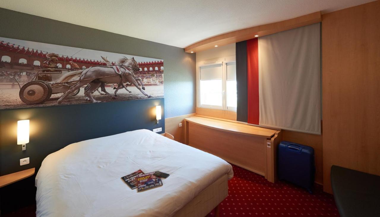 Hotel Ibis Cholet Esterno foto
